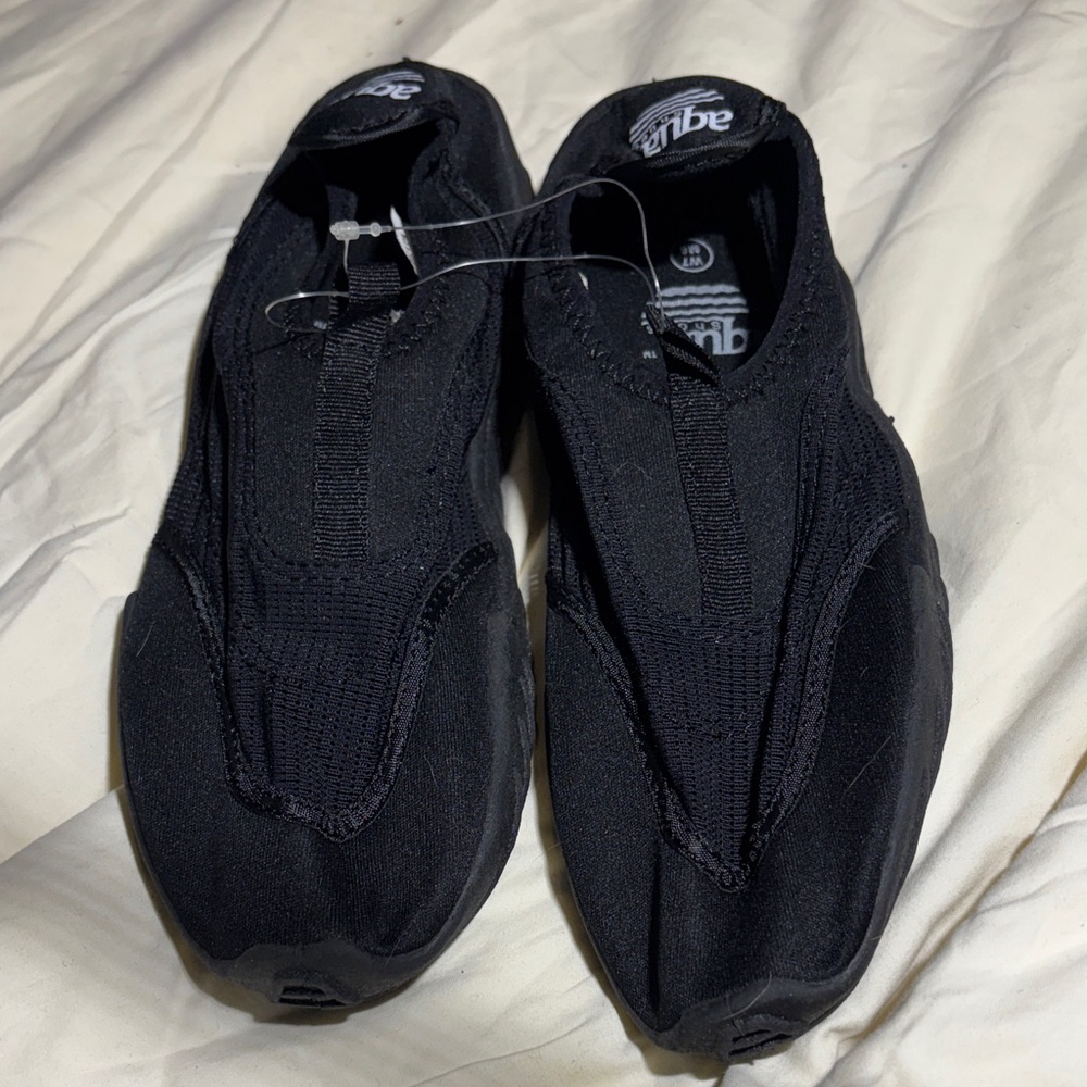 Vibe Women's Classic Black Slip-On Sandals